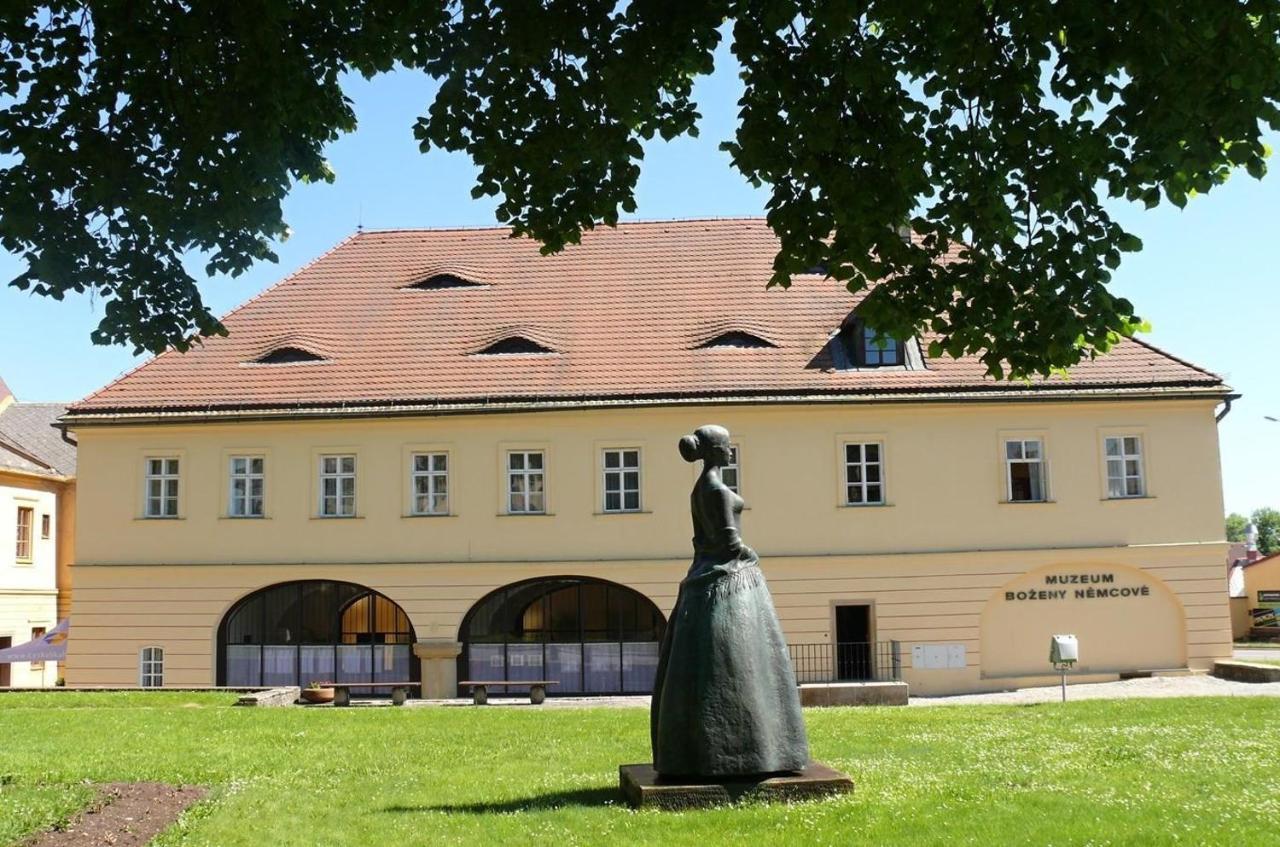 Penzion U Pesiku Cerveny Kostelec Exterior photo